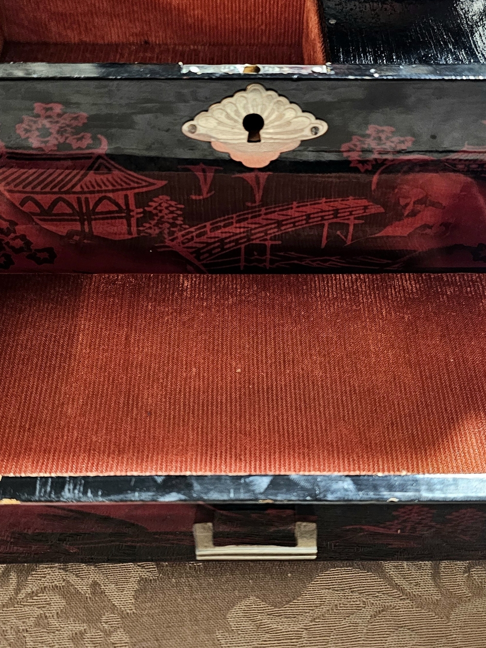 Vintage Japanese Lacquer Jewelry Music Box in Black Red Gold Accents READ - Picture 9 of 11